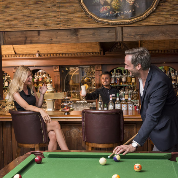 Bar Lounge mit Billiard