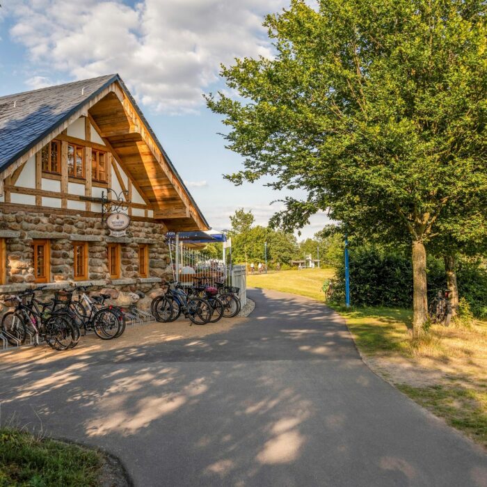 Lutki-Hütte am Senftenberger See