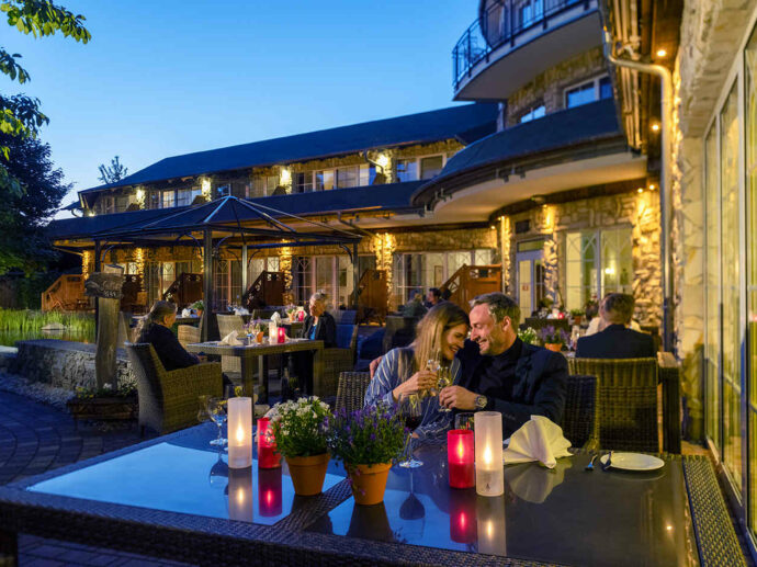 Paar auf Schlossteichterrasse