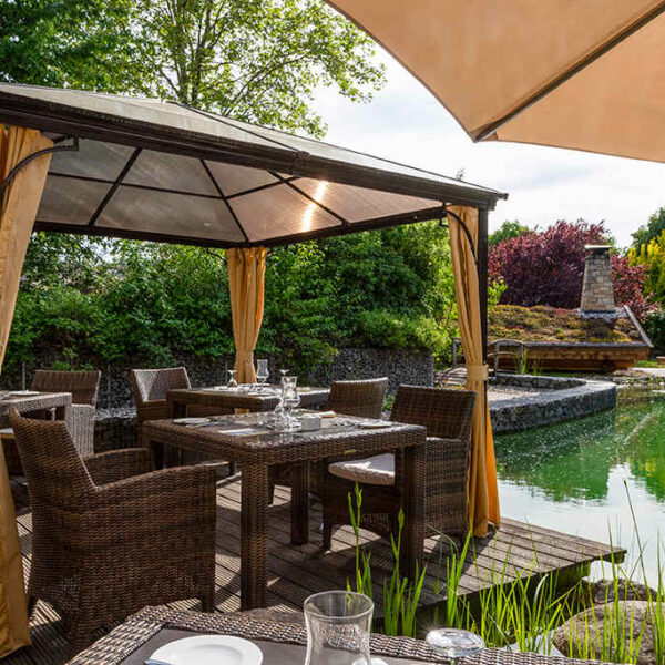 Terrasse mit Schlossteich